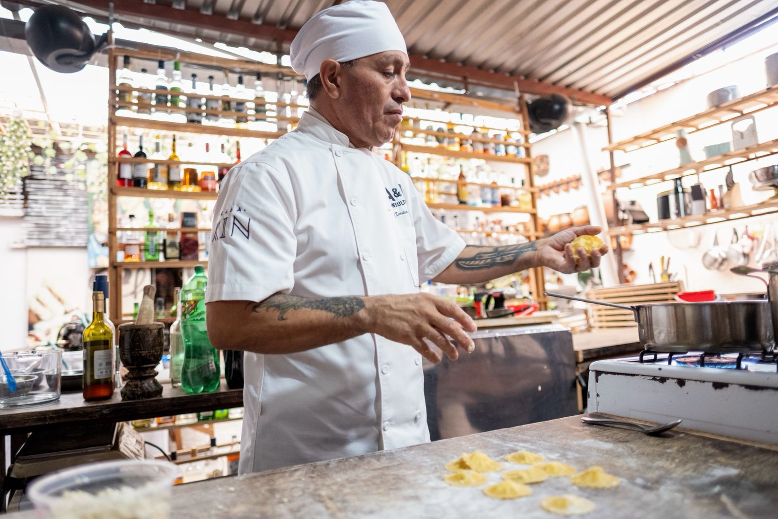 Chef trabajando durante un servicio